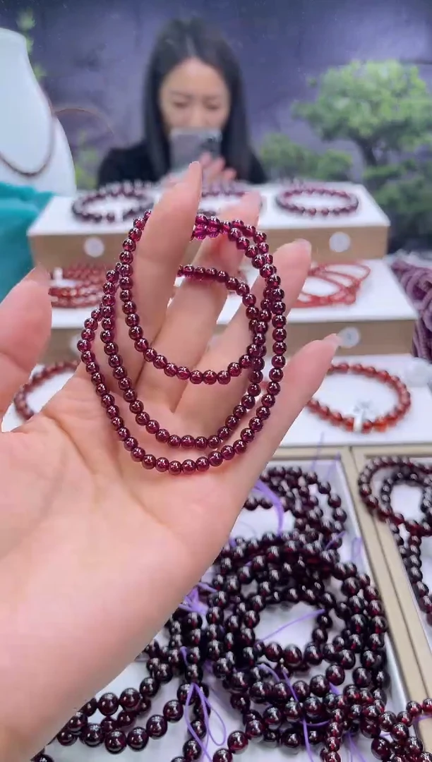 【闪购商品】石榴石手串未镶嵌紫牙乌石榴石多圈4mm+，多样式发一