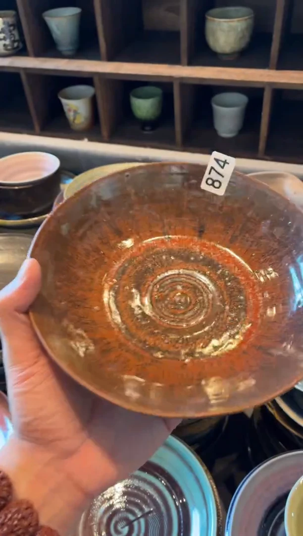 瓷片卿*久874 微瑕碳火红手工盘1个