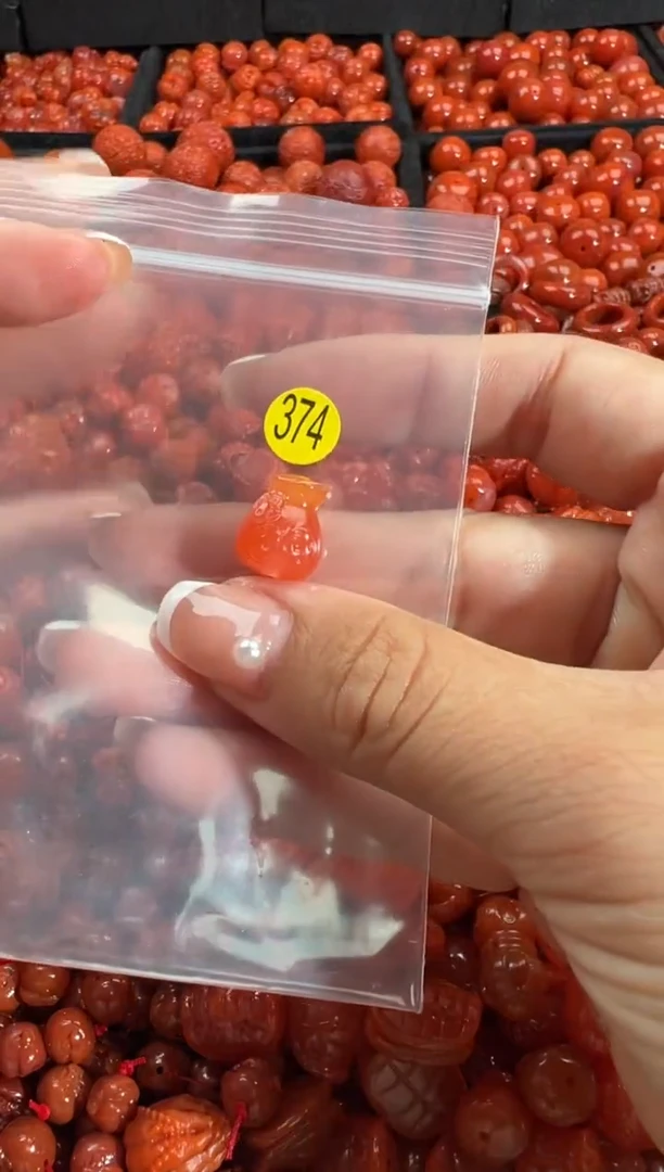 颈饰未镶嵌南红玛瑙1