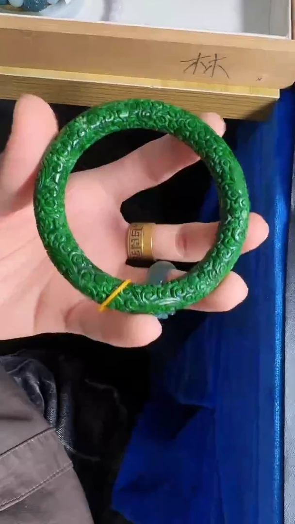 颈饰未镶嵌翡翠最****人天然A货翡翠