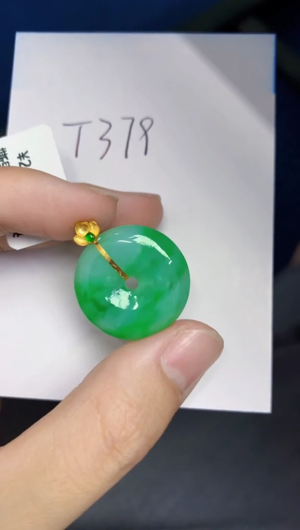 翡翠18K金镶嵌颈饰天然缅甸翡翠A货