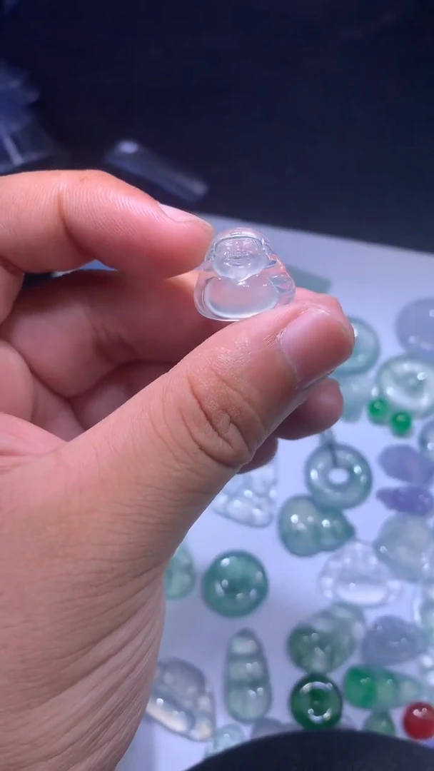 翡翠未镶嵌颈饰财神