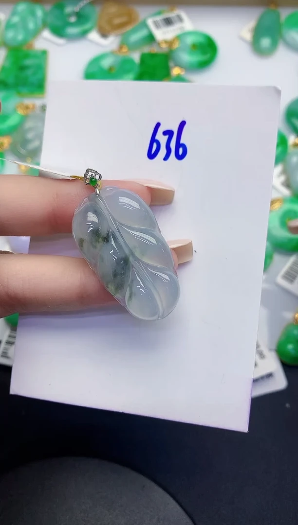 颈饰18K金镶嵌翡翠缅甸天然翡翠A货