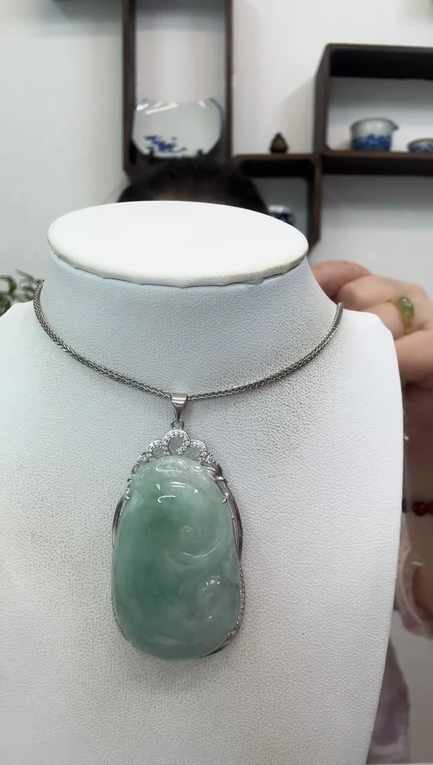 吊坠(赠链)银S925镶嵌翡翠如意