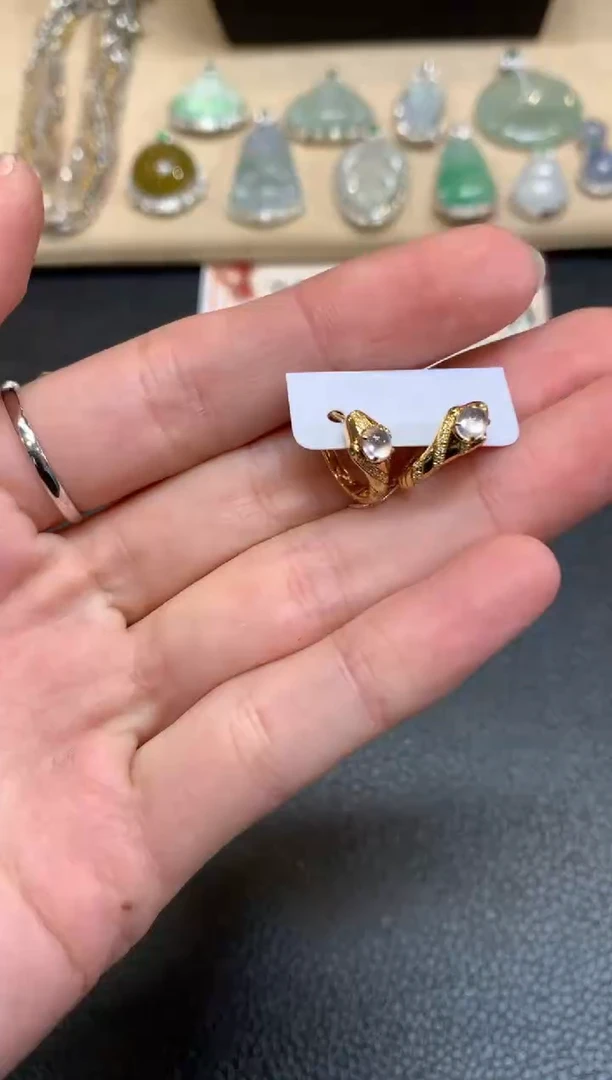 【闪购商品】翡翠耳饰18K金镶嵌蛇【无服务费】