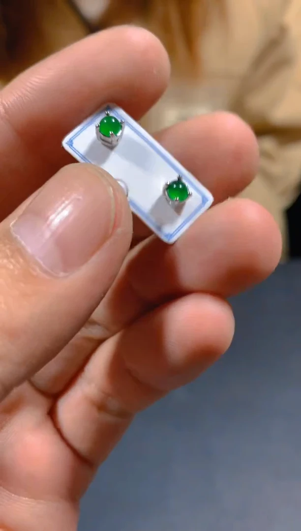 未镶嵌翡翠耳饰多样性发一