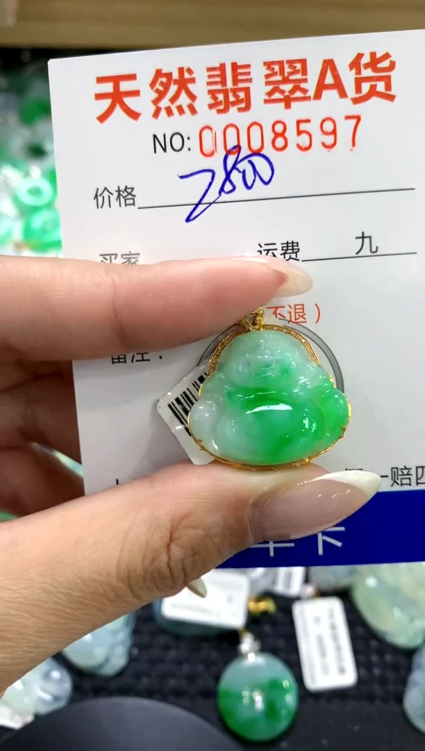 翡翠18K金镶嵌颈饰1111111111111111