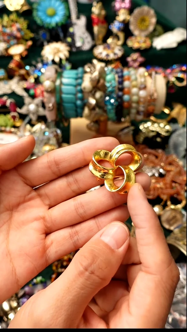 铁合金大理石胸针