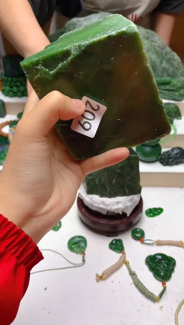 未镶嵌和田玉（碧玉）珠宝半成品1