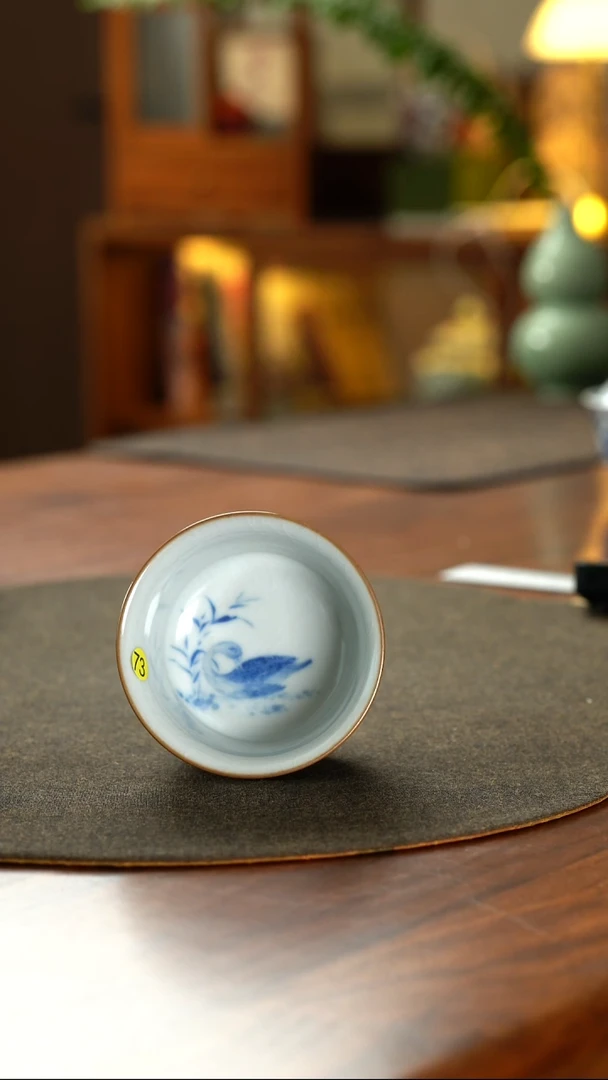 竹节青花内绘杯....