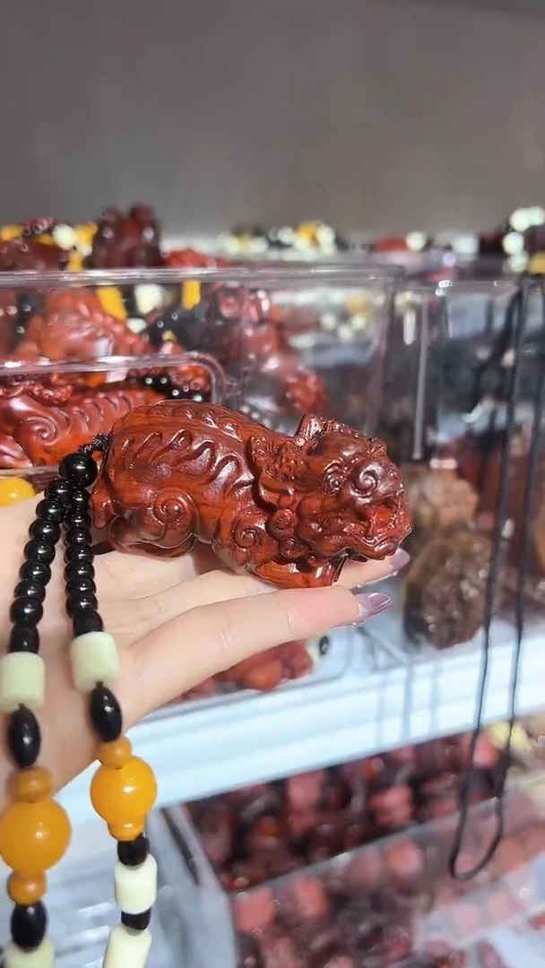 【闪购商品】非洲紫檀（红花梨）紫檀木霸王貔貅手把件赠送手把绳9.99