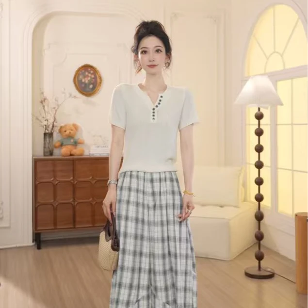 Basic House/百家好2025新款夏季时尚气质显瘦V领针织衫女NXG71