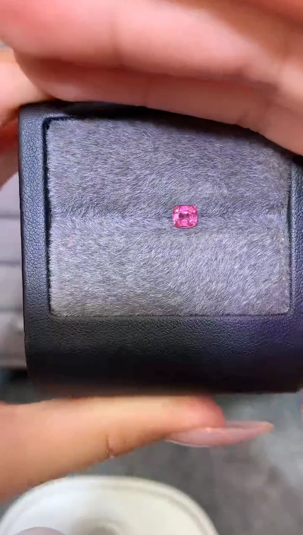 裸石尖晶石枕型 粉色调 0.57ct