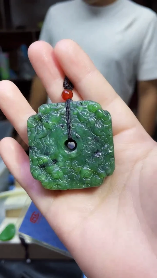 和田玉未镶嵌颈饰1