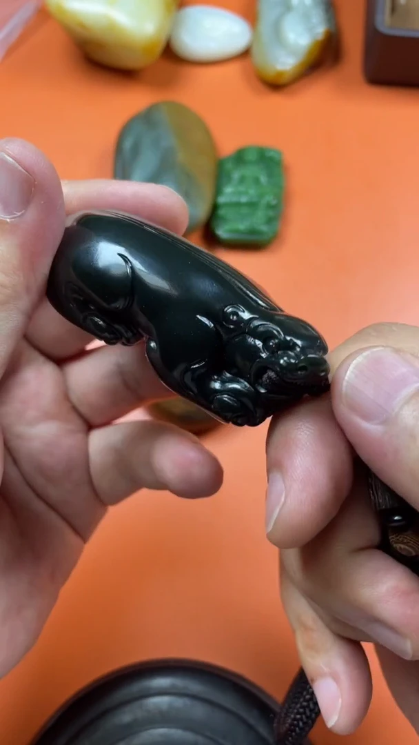 和田玉未镶嵌颈饰1