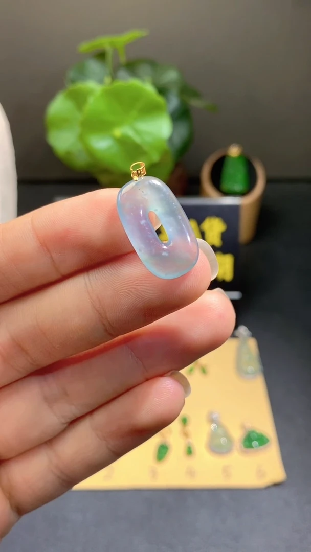 颈饰18K金镶嵌翡翠翡翠A货