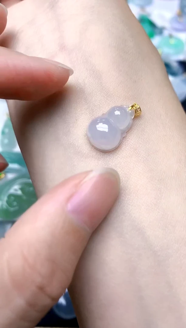 颈饰18K金镶嵌翡翠天然A货翡翠