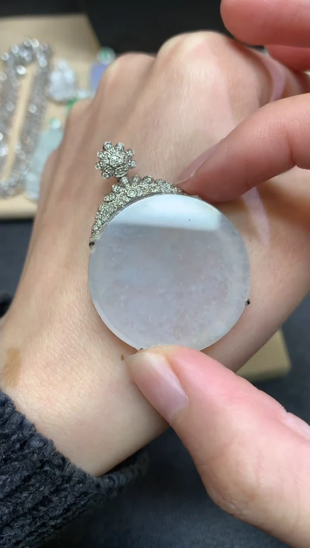 【闪购商品】翡翠颈饰18K金镶嵌无事牌【无服务费】