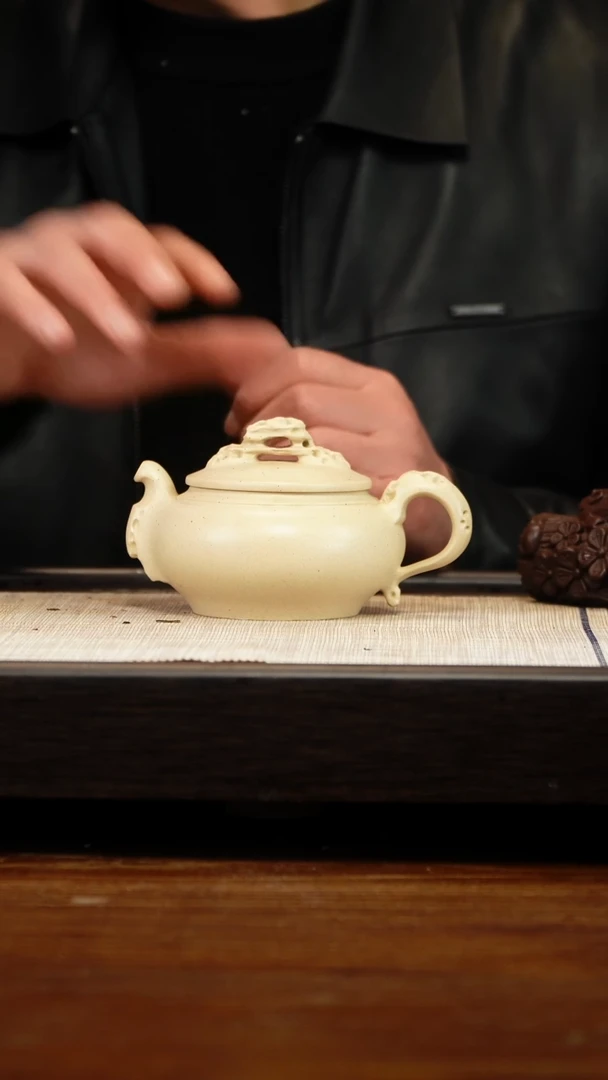 茶壶紫砂山**风本绿云根