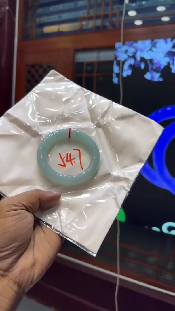 未镶嵌手镯翡翠手镯