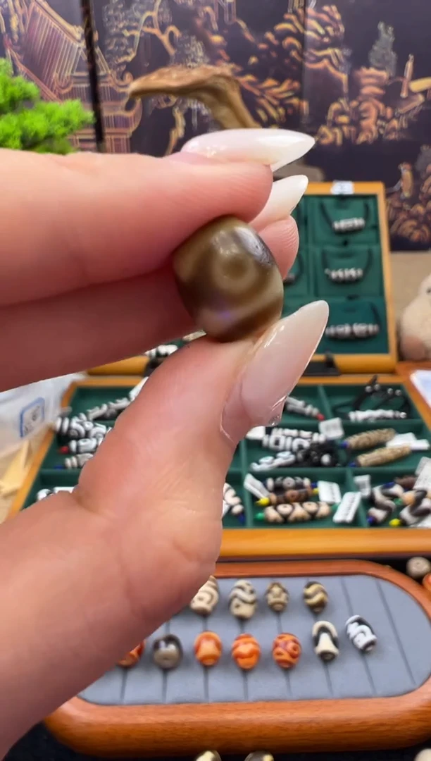 玛瑙/玉髓吊坠(不含链)未镶嵌50.（微瑕随机发货）