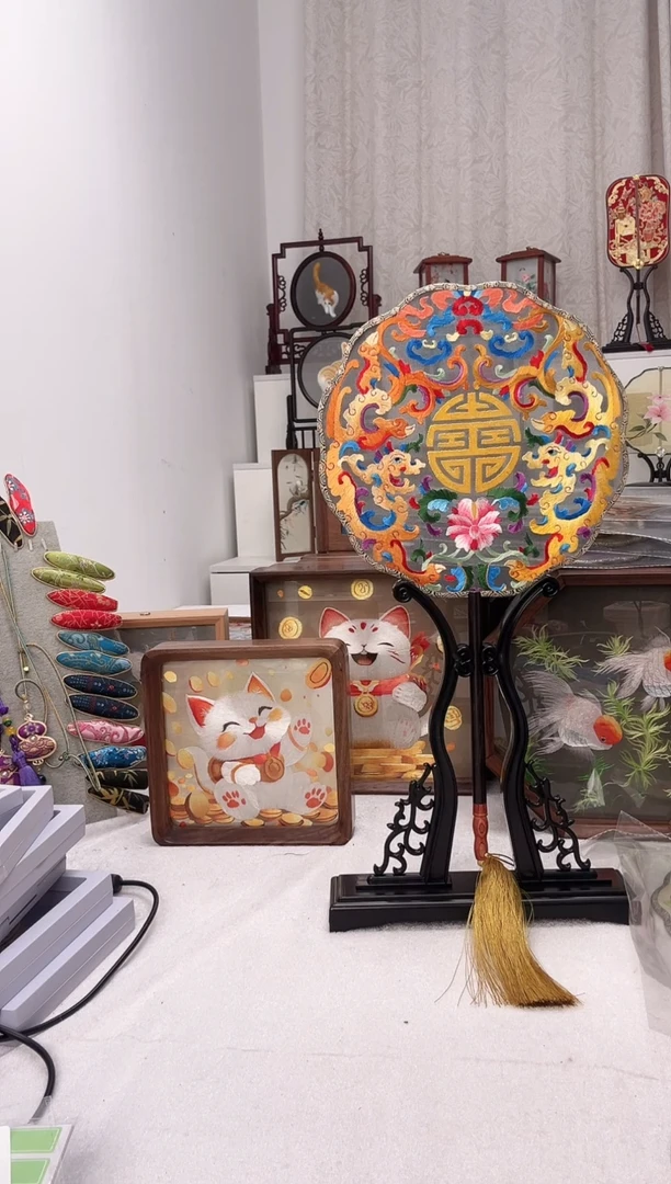 扇子苏绣作品手工团扇