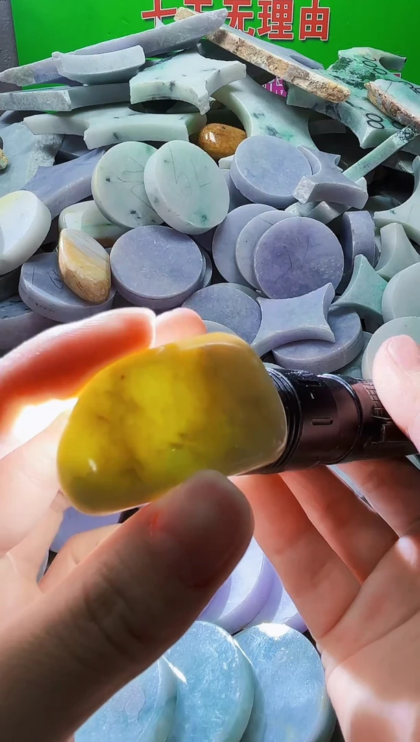 翡翠未镶嵌颈饰天然翡翠A货643