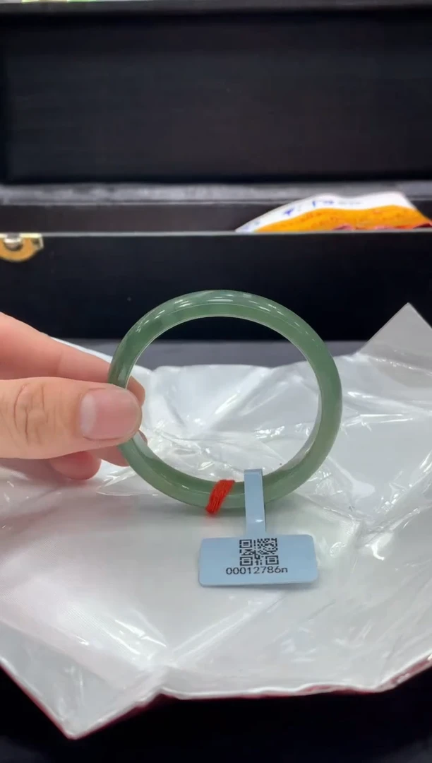 未镶嵌手镯翡翠翡翠手镯