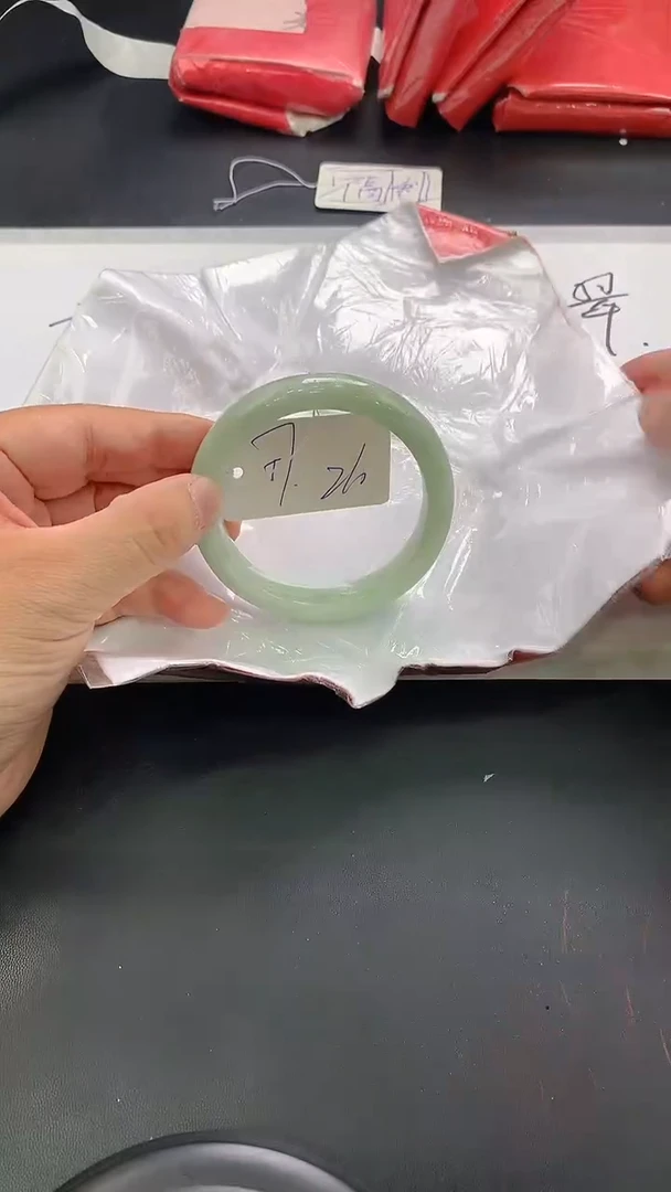 翡翠手镯未镶嵌40