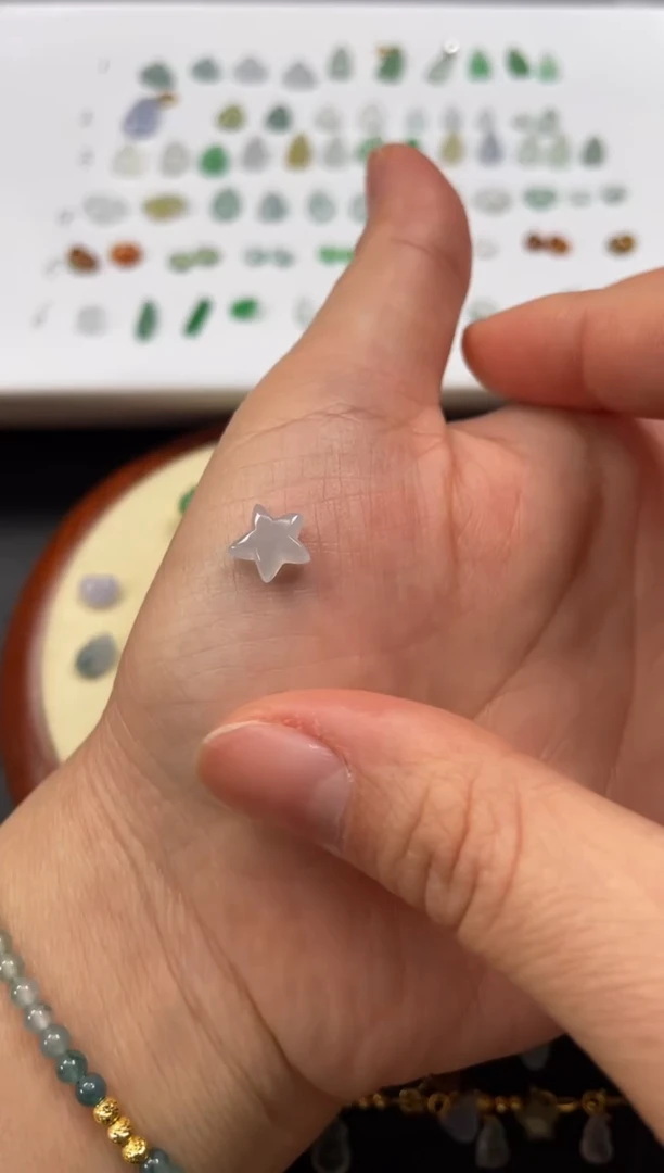 吊坠(不含链)18K金镶嵌翡翠一个JK631