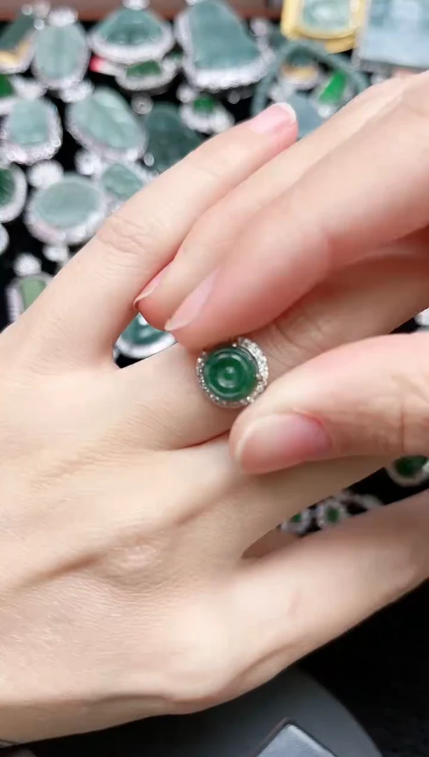 【闪购商品】翡翠颈饰未镶嵌1369赠皮绳