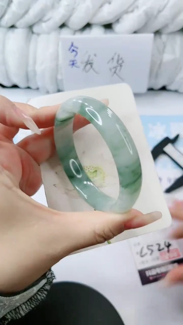 【闪购商品】石英质玉手镯未镶嵌多样性发货C524