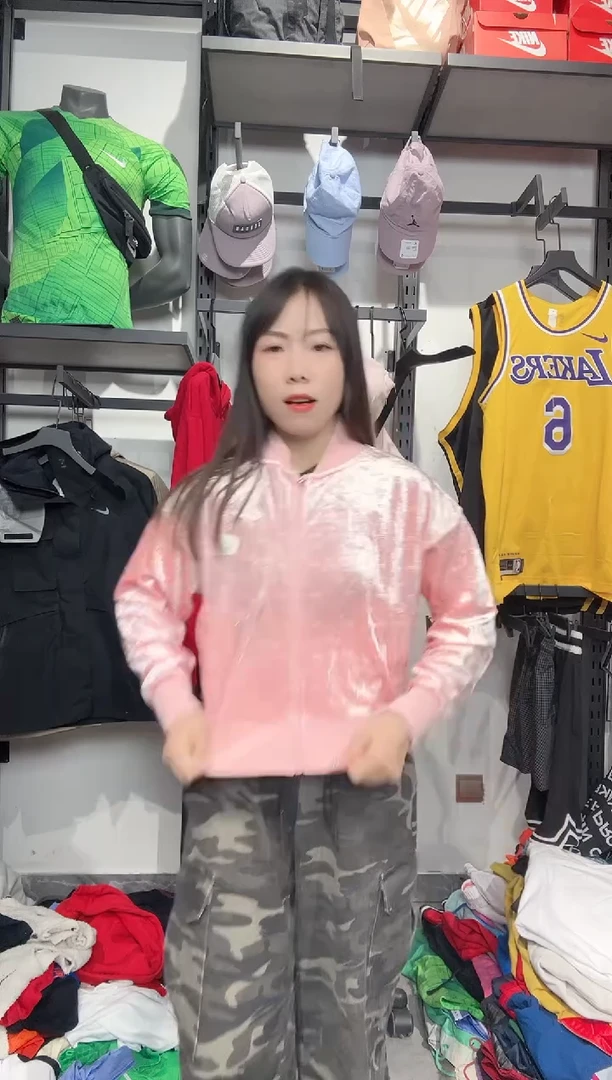 1615  编码 瑕疵款直播间过款为准 尺码140