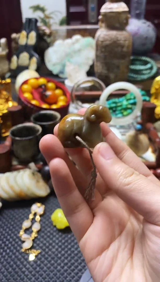 未镶嵌和田玉挂件羊