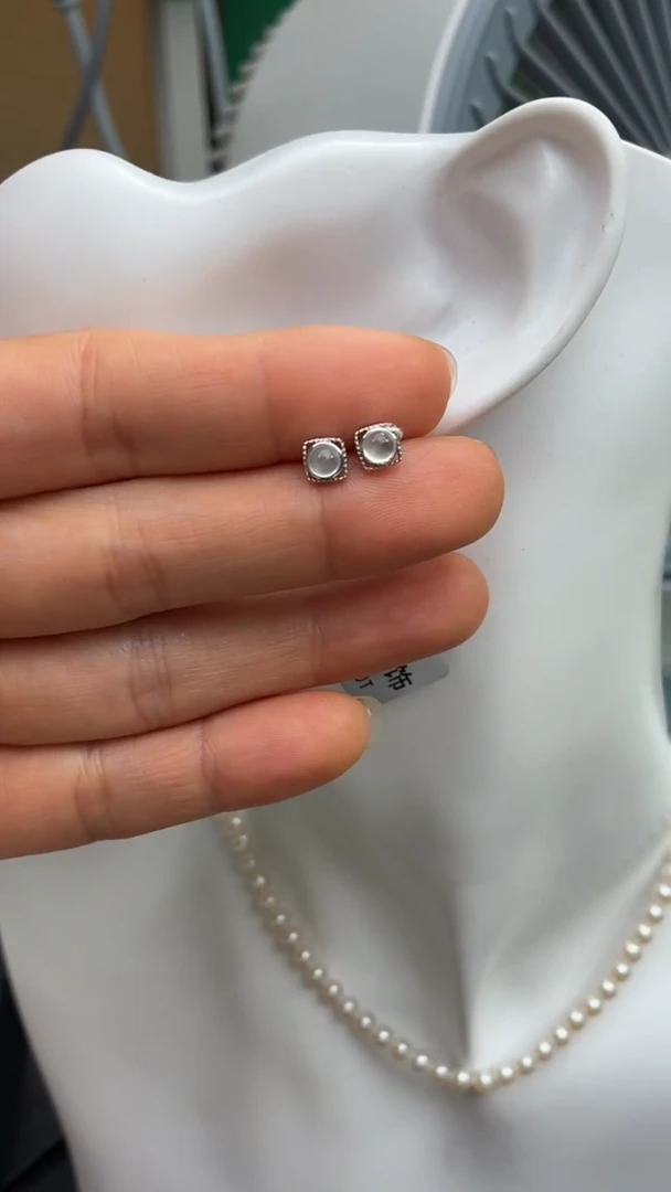 颈饰18K金镶嵌翡翠天然翡翠A货