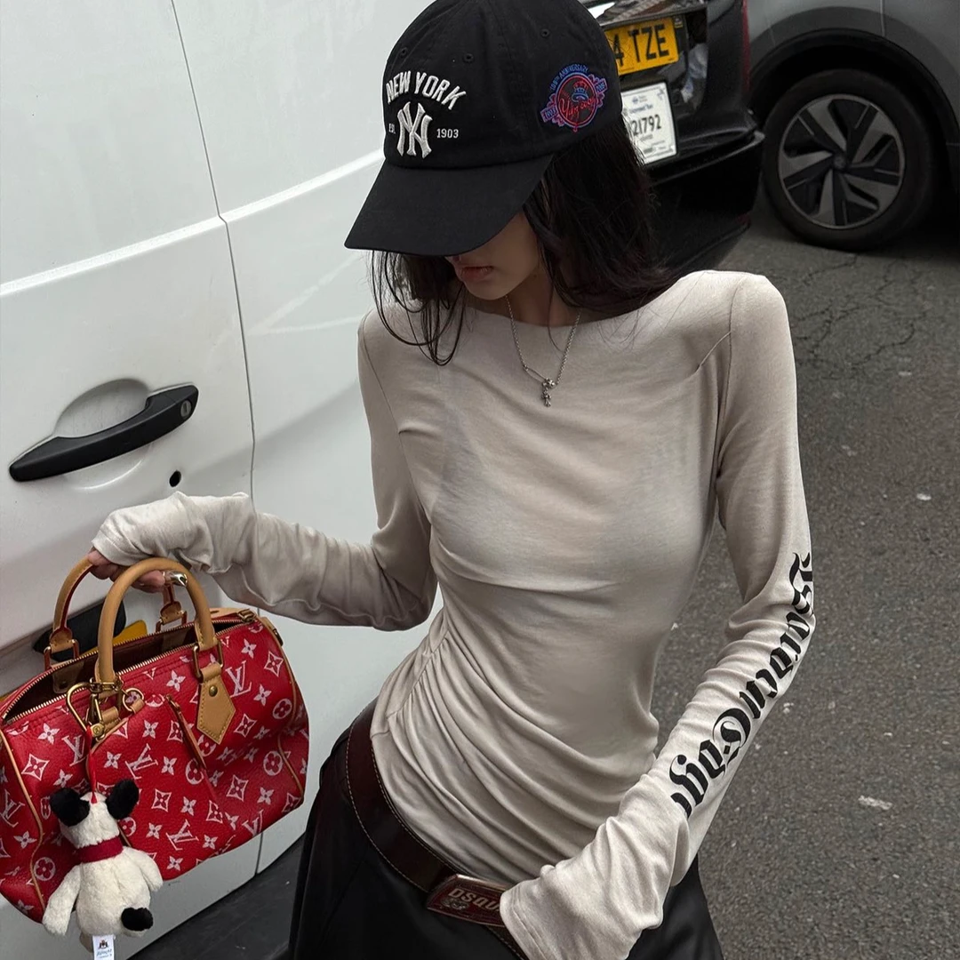 灰色慵懒风圆领辣妹小众设计感印花T恤女秋冬新款修身长袖打底衫