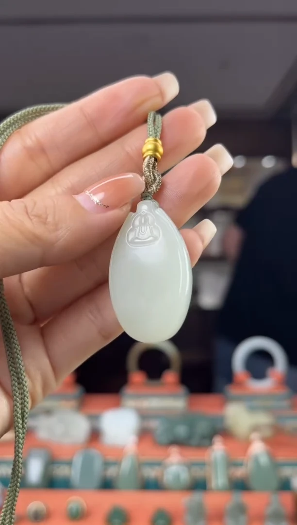 颈饰未镶嵌和田玉佩佩