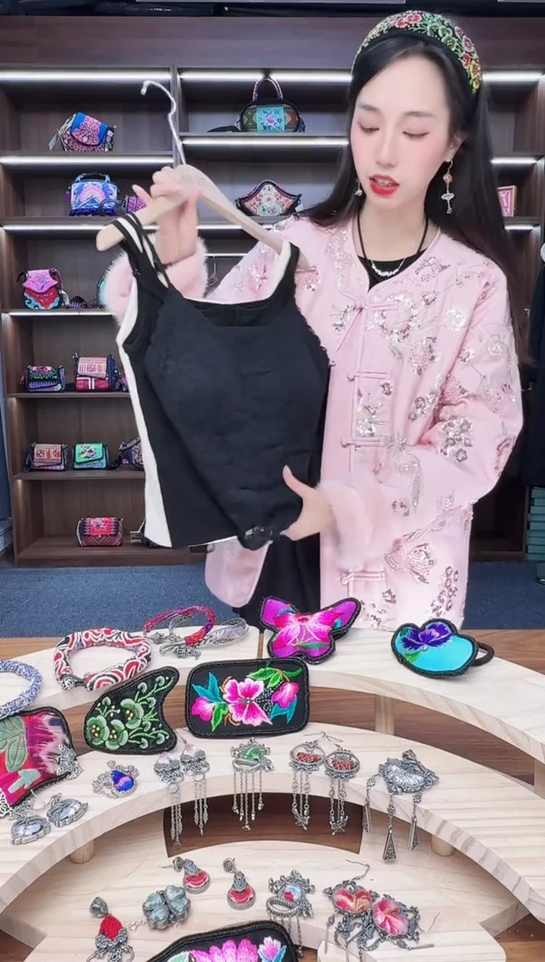 织绣A31蒙阿苏苗绣传承店