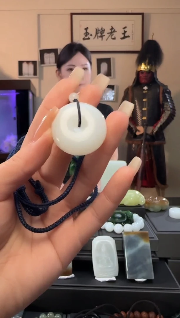 颈饰未镶嵌和田玉白玉平安扣