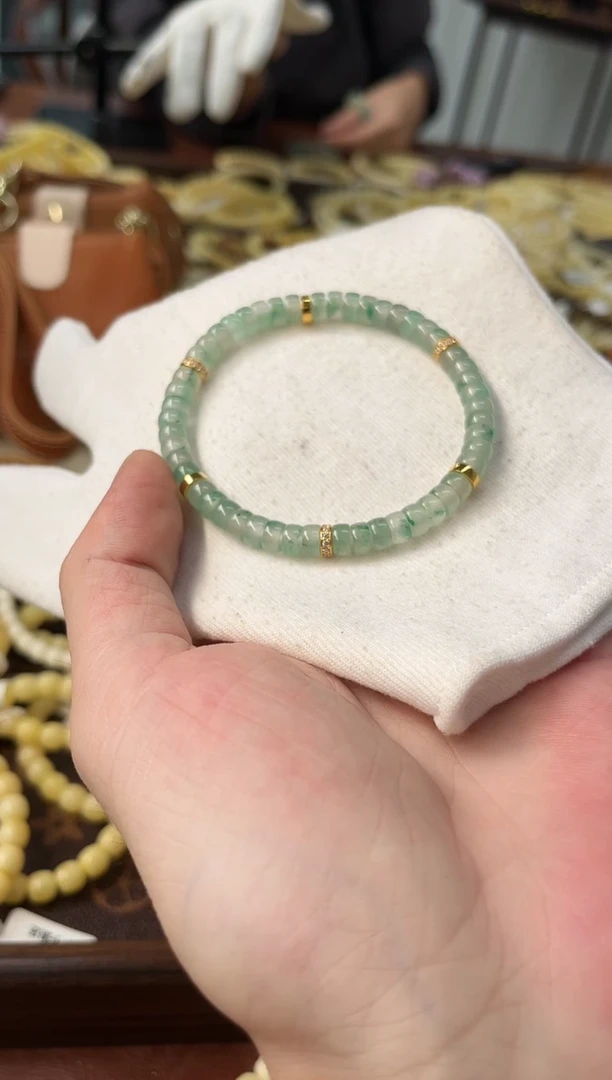 未镶嵌非洲翠石英质玉非洲翠