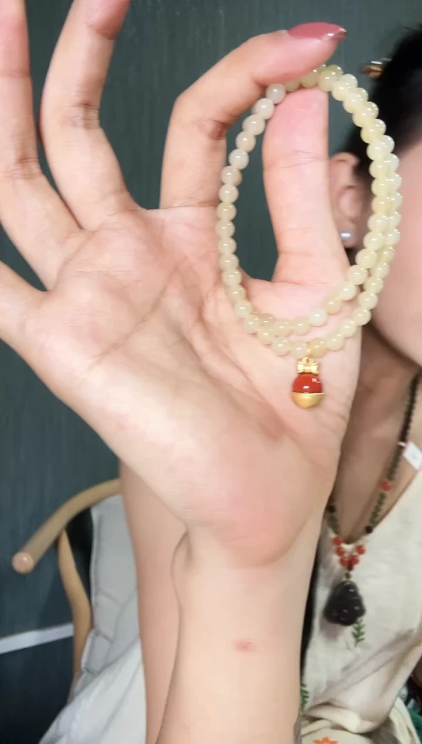 手串未镶嵌和田玉（糖玉）浅糖和田玉双圈小叮当
