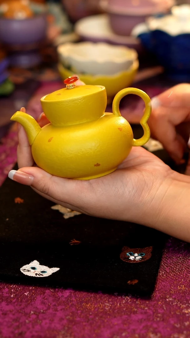 洒金黄色焦糖壶······