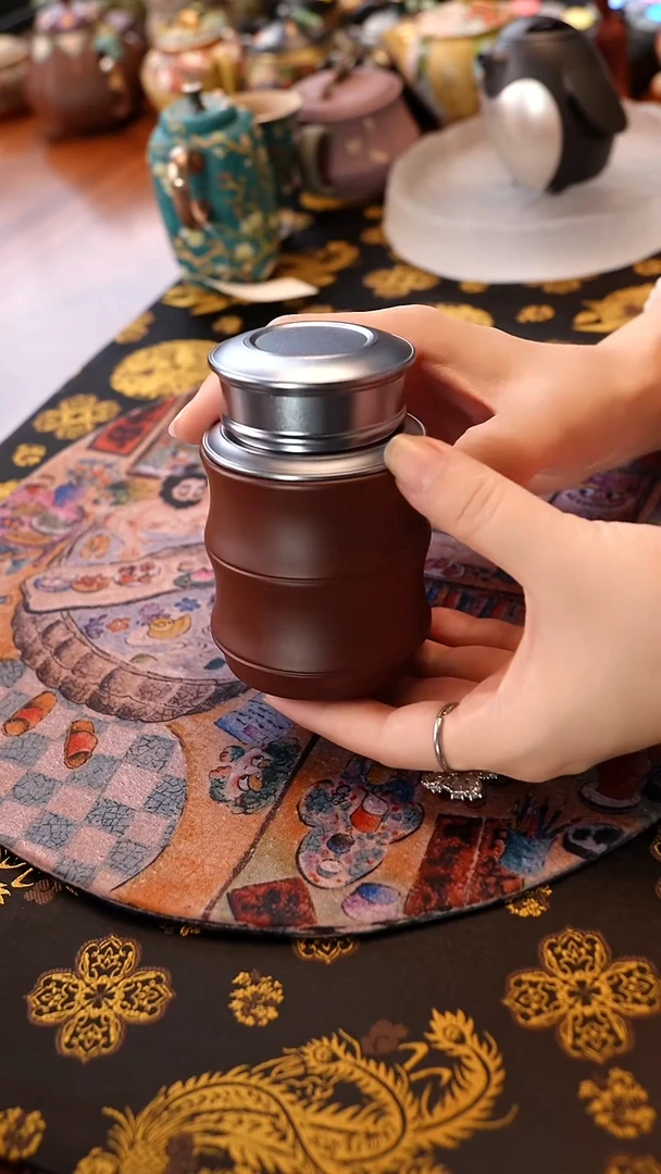 宜兴紫砂紫泥茶叶罐