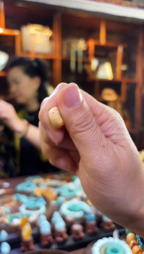 【闪购商品】琥珀裸石未镶嵌枕头