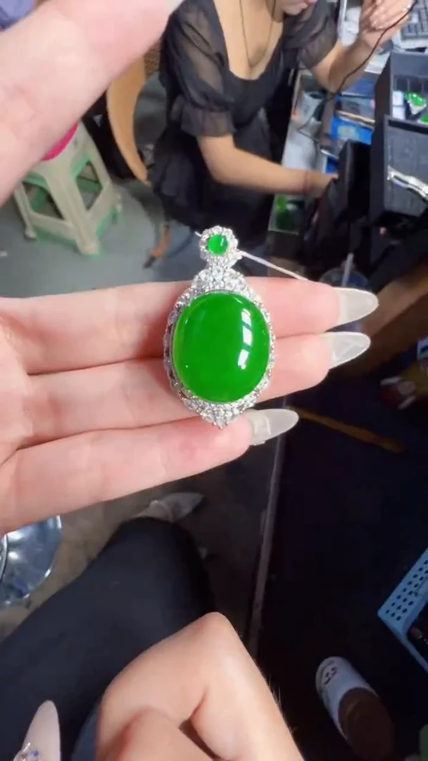 银S925镶嵌定制翡翠翡翠A货有轻微色差属于正常现象，多样性发货1
