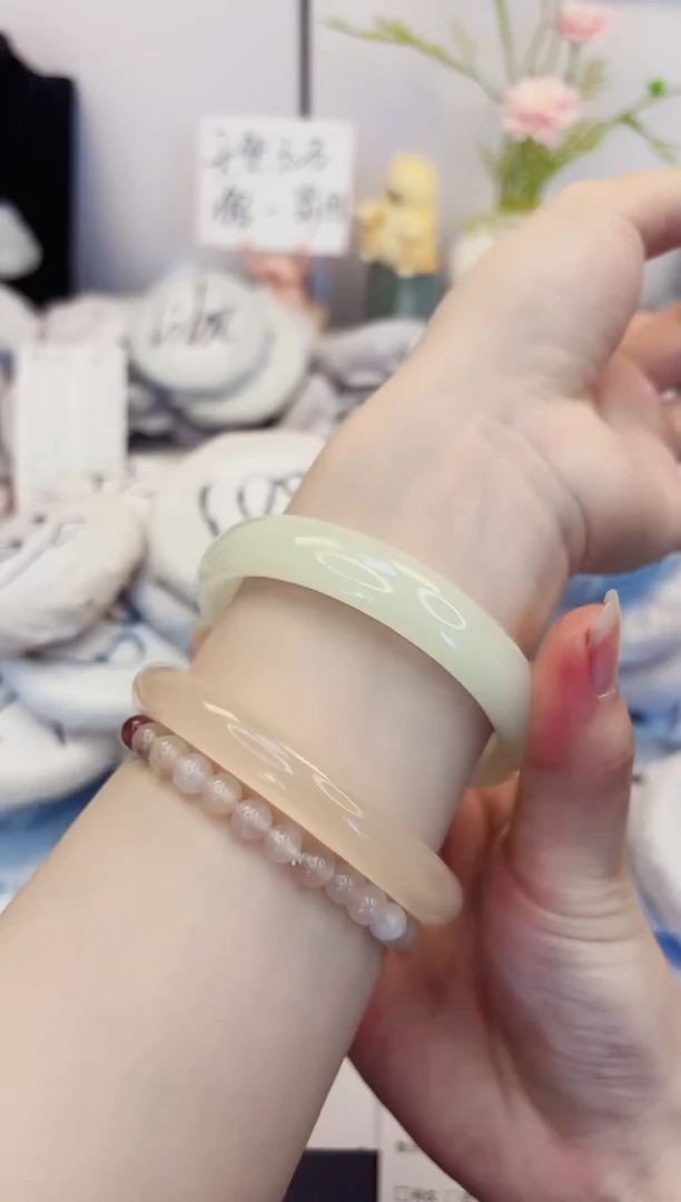 【闪购商品】石英质玉手镯未镶嵌86-玉兰白-圈口60