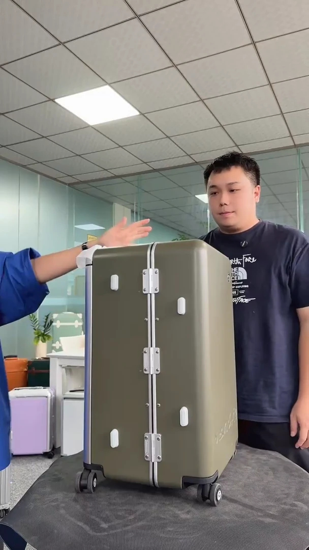 PC方胖子工厂尾单绿色宽拉杆箱