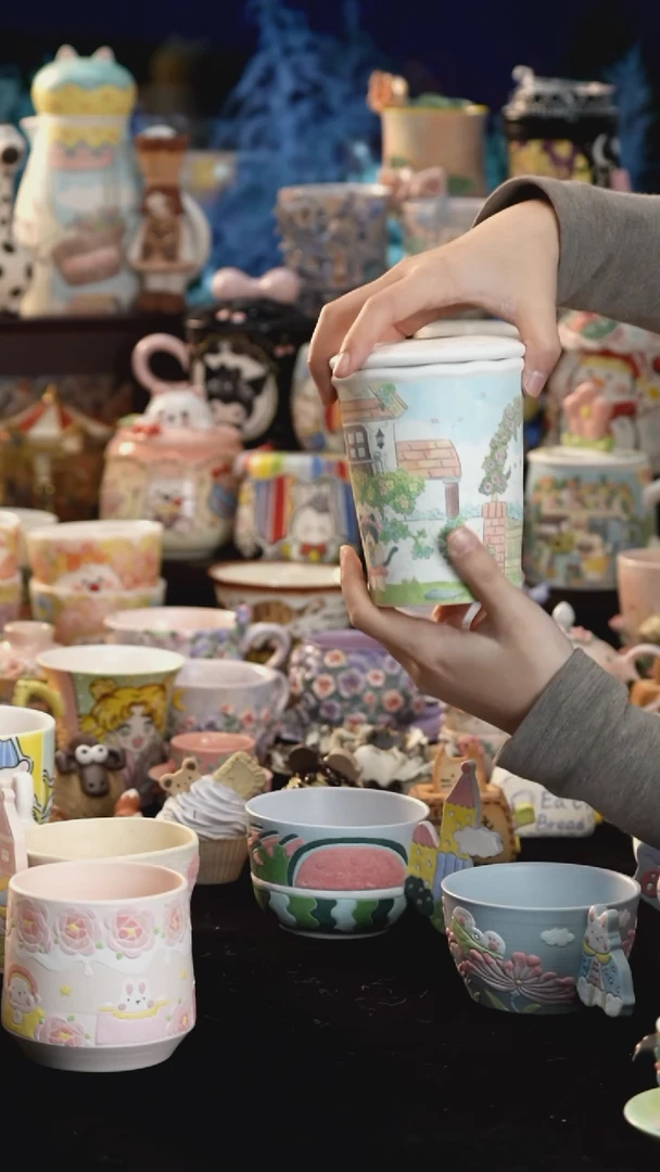 摆件陶景德镇釉下彩手绘设计师款陶瓷