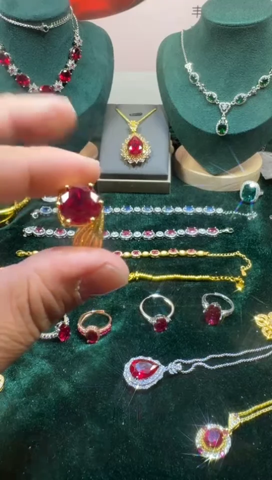 18K金镶嵌戒指红宝石0