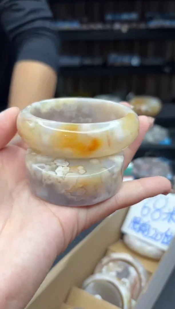 【闪购商品】石英质玉手镯未镶嵌655（58圈赠送镯心）